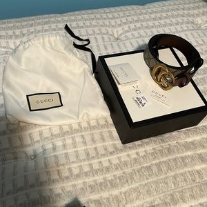 Woman’s Gucci belt never worn